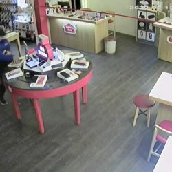 10 saniyede 100 bin TL'lik telefon hırsızlığı